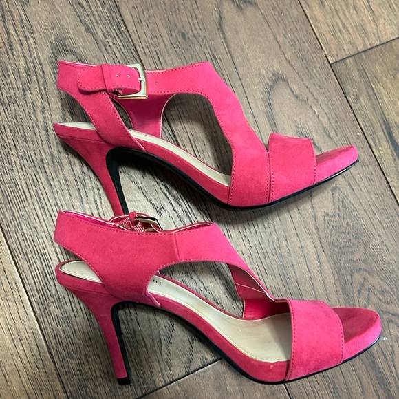 Kelly & Katie Fuchsia Strappy Heels - Picture 3 of 5